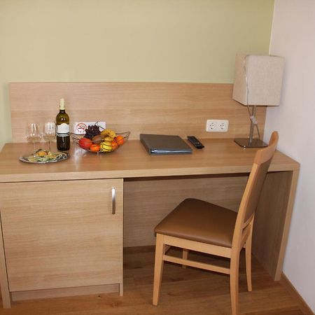 Weinhotel Rieder Пойсдорф Екстериор снимка