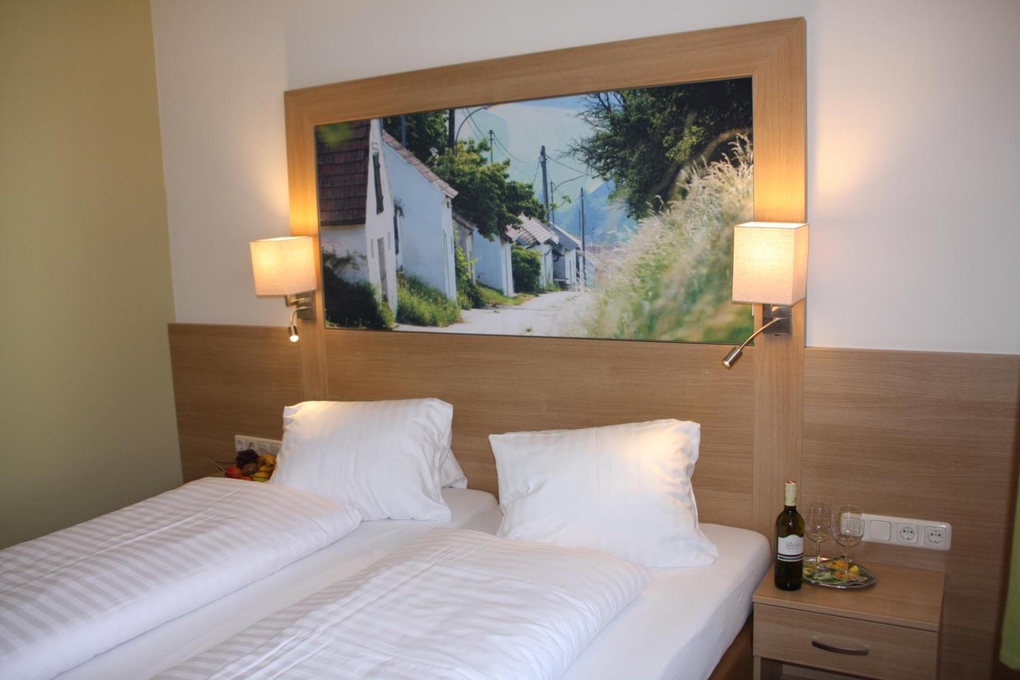 Weinhotel Rieder Пойсдорф Екстериор снимка