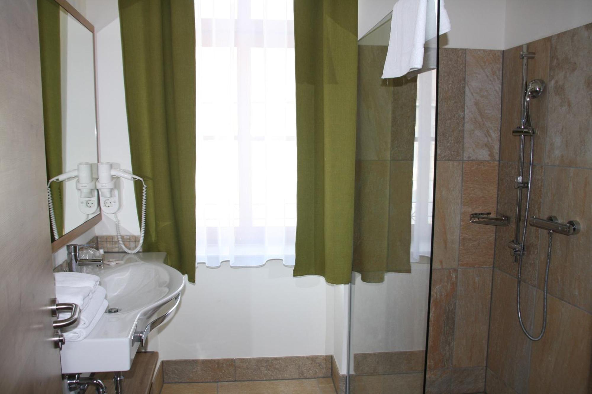Weinhotel Rieder Пойсдорф Екстериор снимка
