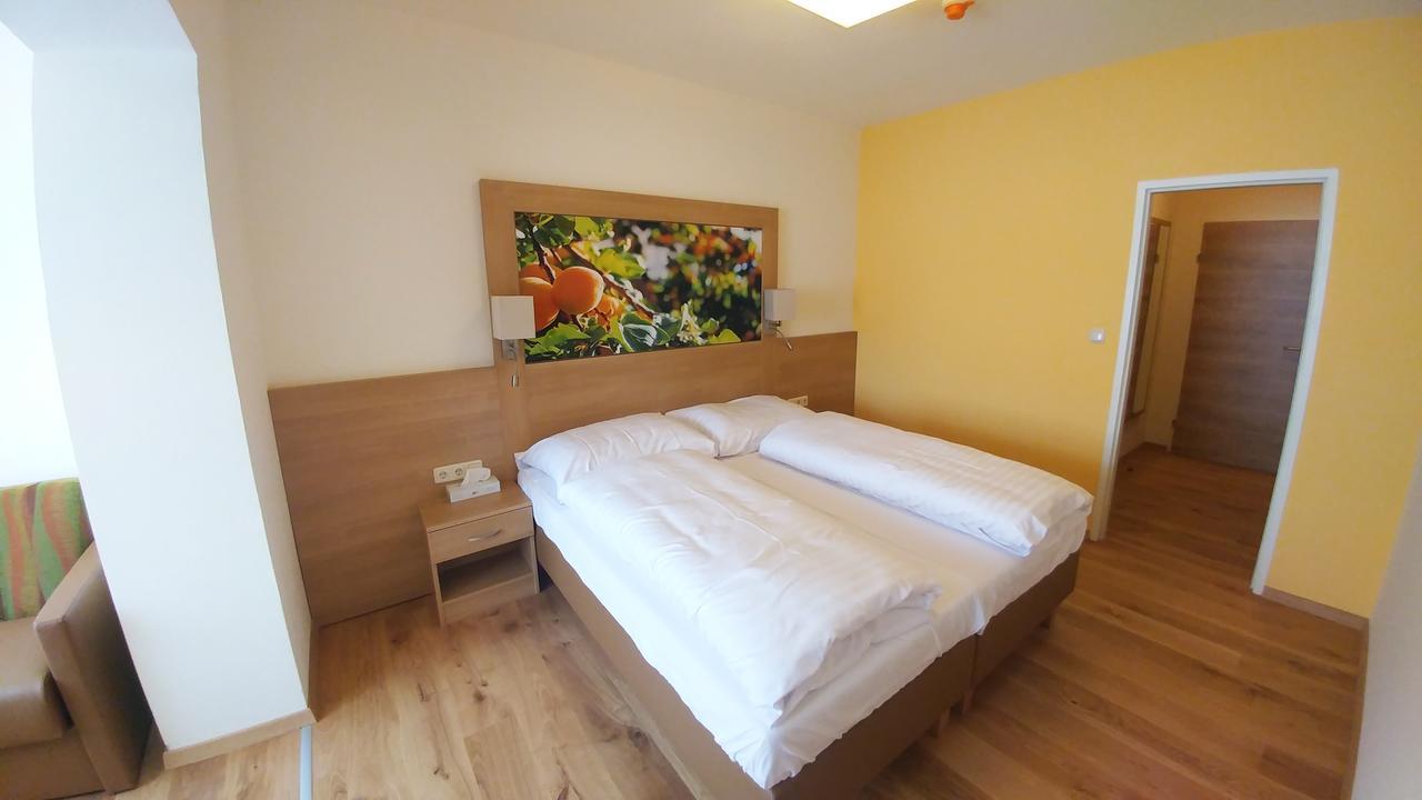 Weinhotel Rieder Пойсдорф Екстериор снимка