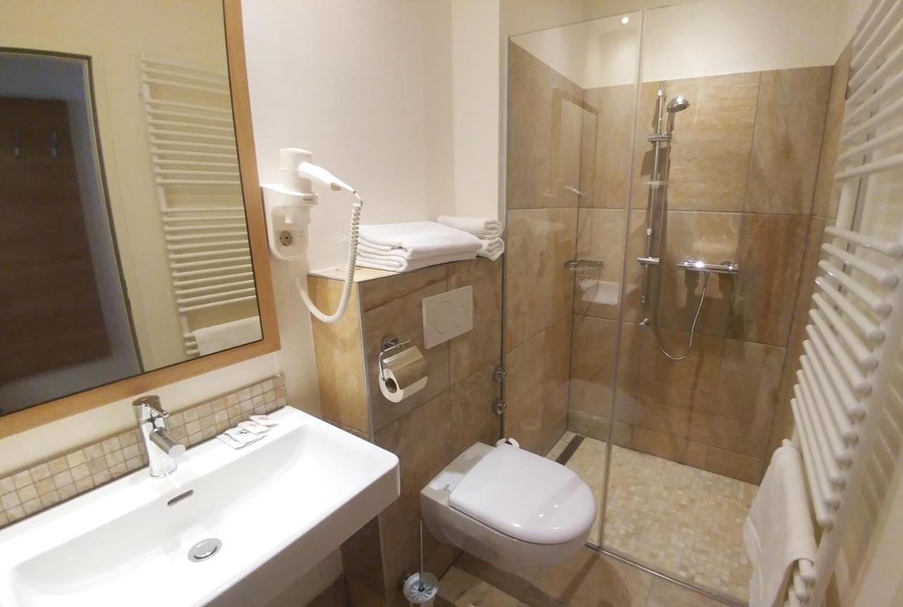 Weinhotel Rieder Пойсдорф Екстериор снимка