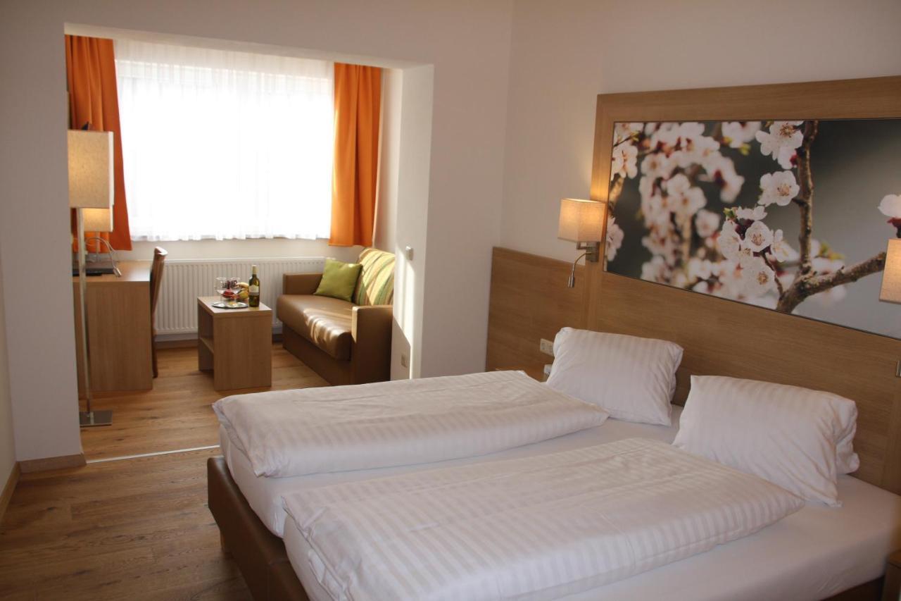 Weinhotel Rieder Пойсдорф Екстериор снимка